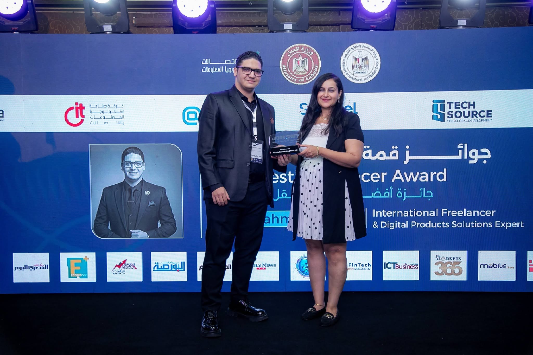 نرمين النمر تحتفل بجائزة أفضل مستقل على المسرح
